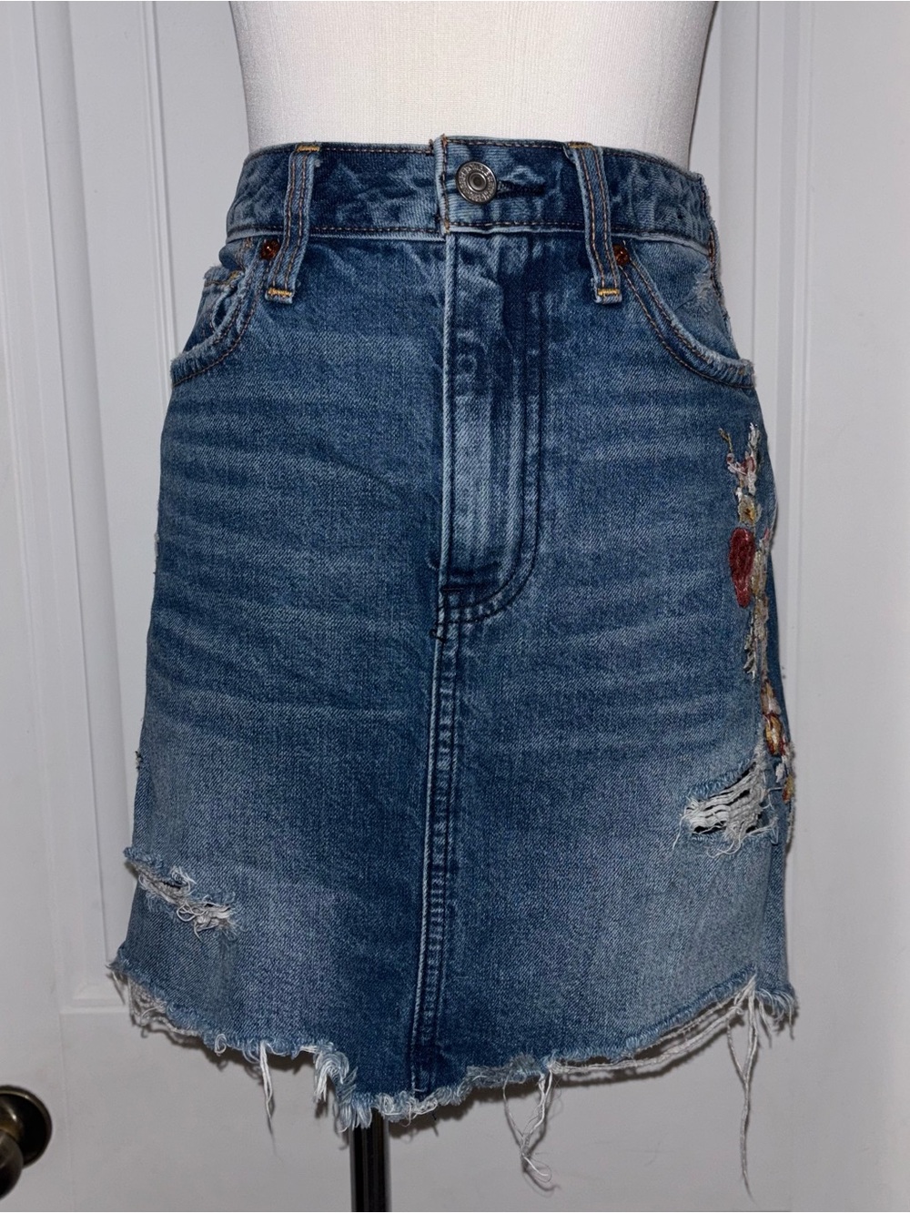 💐🌹🎨 Abercrombie & Fitch Floral Embroidered Denim A-Line Skirt 🎨🌹💐